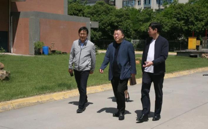 新葡的京集团350vip8888股份董事长邢雅江慰问一线生产员工 新葡的京集团350vip8888股份董事长邢雅江慰问一线生产员工