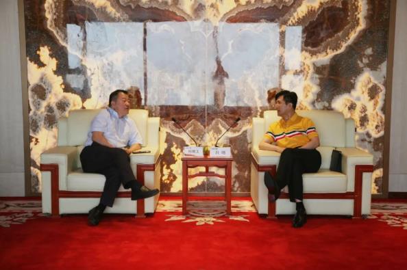 陕西服装学院及五零五药业吕明董事长一行到访新葡的京集团350vip8888股份 陕西服装学院及五零五药业吕明董事长一行到访新葡的京集团350vip8888股份