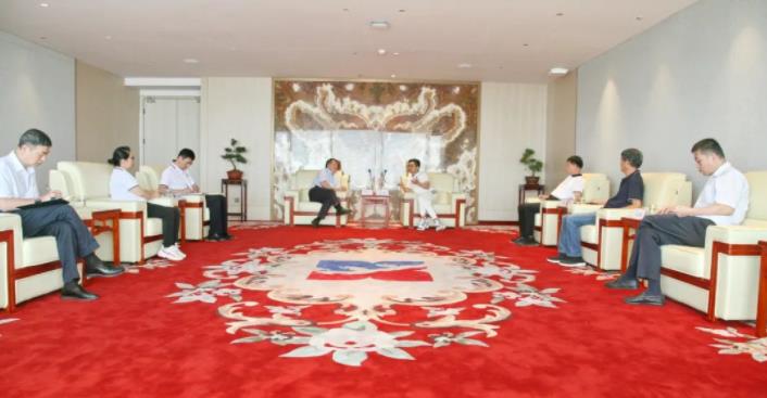 陕西服装工程学院及五零五药业董事长吕明一行到访新葡的京集团350vip8888股份 陕西服装工程学院及五零五药业董事长吕明一行到访新葡的京集团350vip8888股份