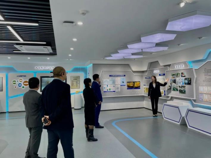 长安国际信托股份有限公司常务副总裁桂林一行莅临新葡的京集团350vip8888股份考察交流