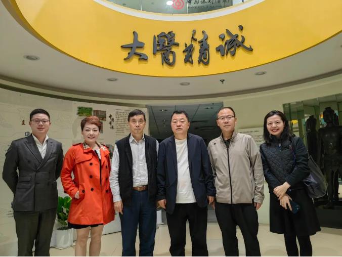 新葡的京集团350vip8888股份董事长邢雅江到访香港浸会大学中医药学院 新葡的京集团350vip8888股份董事长邢雅江到访香港浸会大学中医药学院