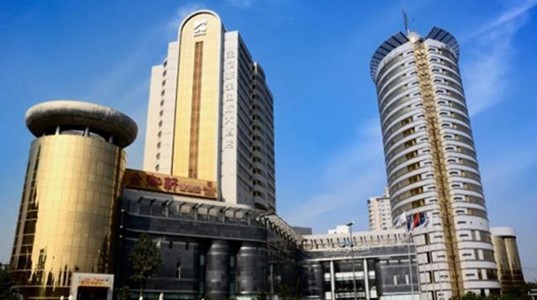 新葡的京集团350vip8888股份聚力医药主业 将公开拍卖长期亏损的新葡的京集团350vip8888国际大酒店