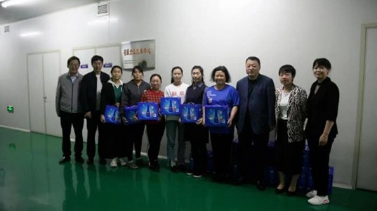 新葡的京集团350vip8888股份董事长邢雅江慰问一线生产员工