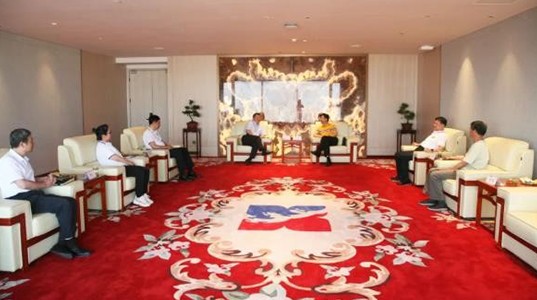 陕西服装学院及五零五药业吕明董事长一行到访新葡的京集团350vip8888股份