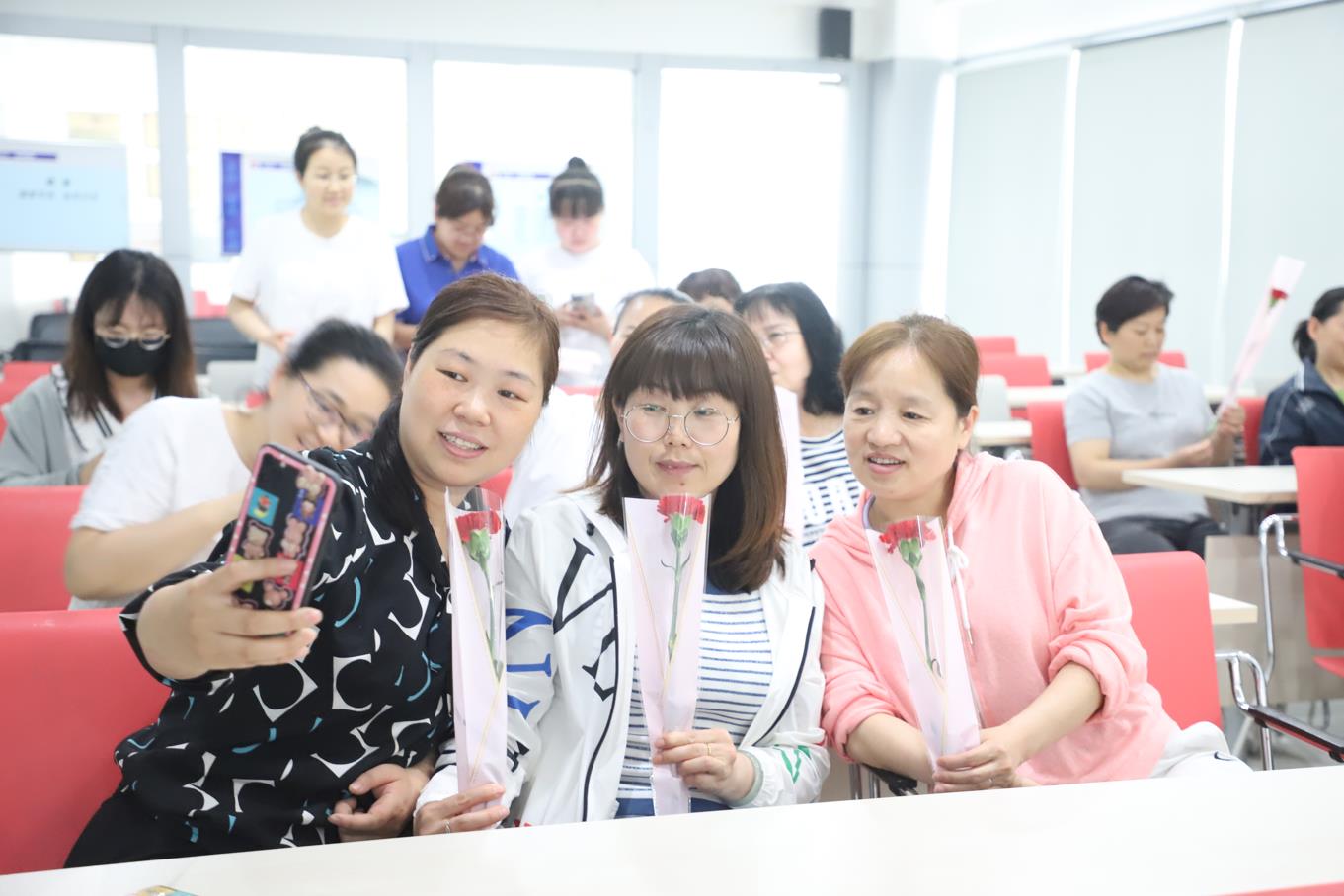 2022年新葡的京集团350vip8888股份母亲节观影活动