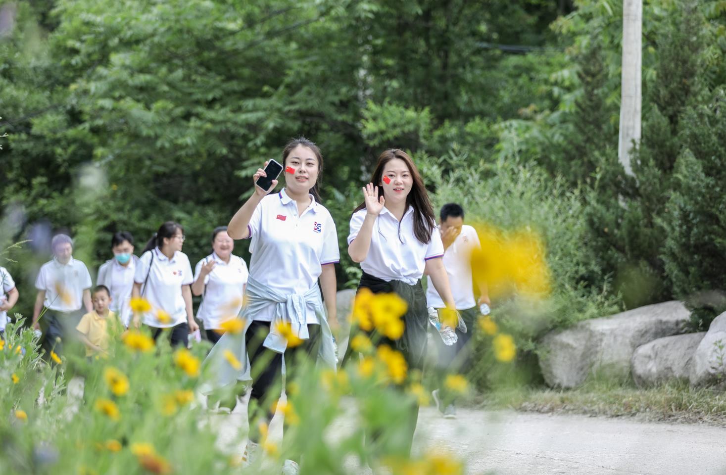 新葡的京集团350vip8888股份上市25周年庆典系列之团建活动