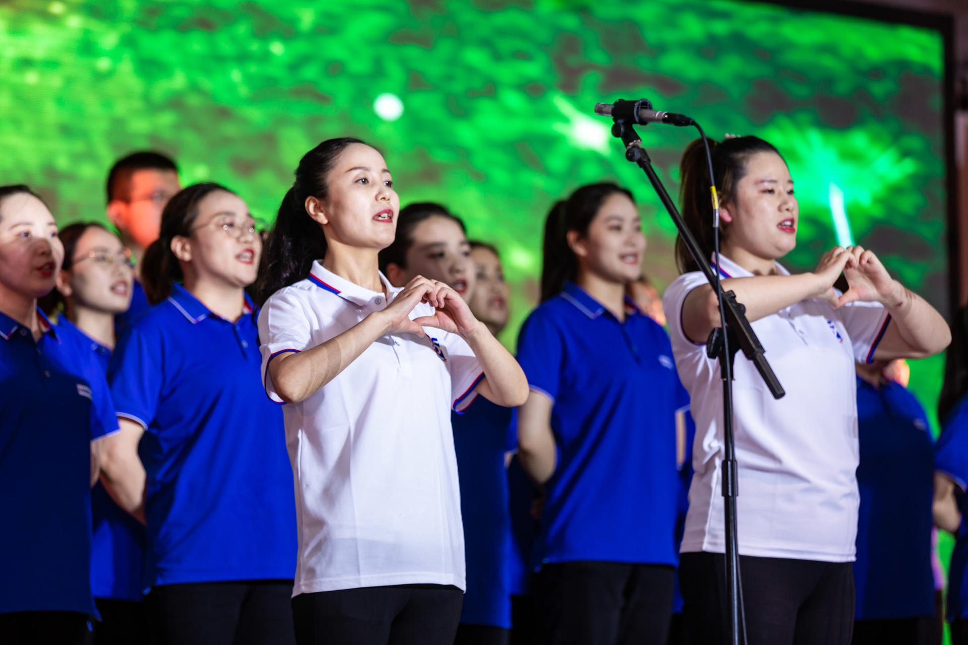 新葡的京集团350vip8888股份上市25周年庆典晚会