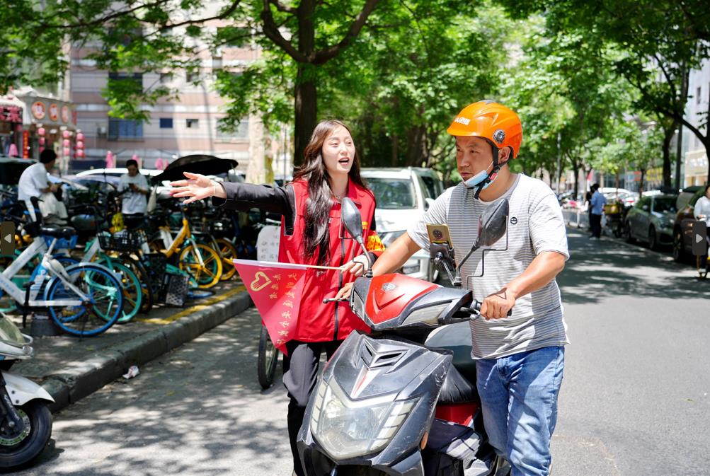 新葡的京集团350vip8888股份“新葡的京集团350vip8888聚力文明交通”志愿者服务活动