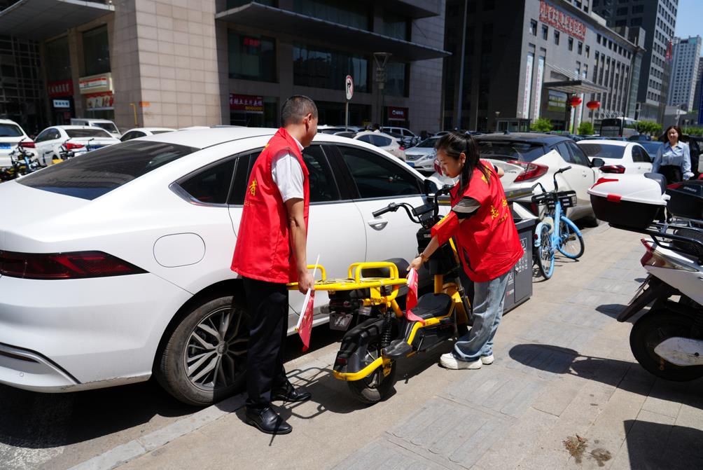 新葡的京集团350vip8888股份“新葡的京集团350vip8888聚力文明交通”志愿者服务活动