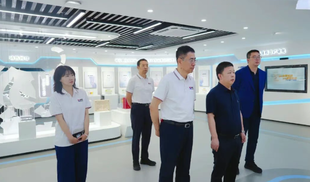 汉中经济技术开发区党工委副书记、管委会主任王学忠一行莅临新葡的京集团350vip8888股份考察座谈